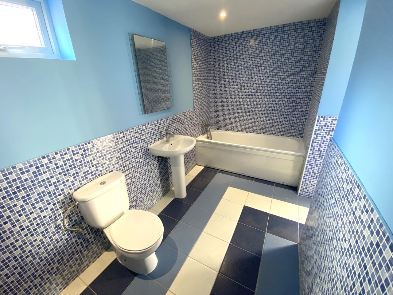 For sale - 5 Bedroom 3 Bathroom Villa in La Zenia - Costa Blanca  - Alicante