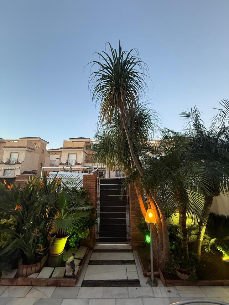 For sale - 4 Bedroom 2 Bathroom Semi Detached in Torre de La Horadada - Costa Blanca  - Alicante