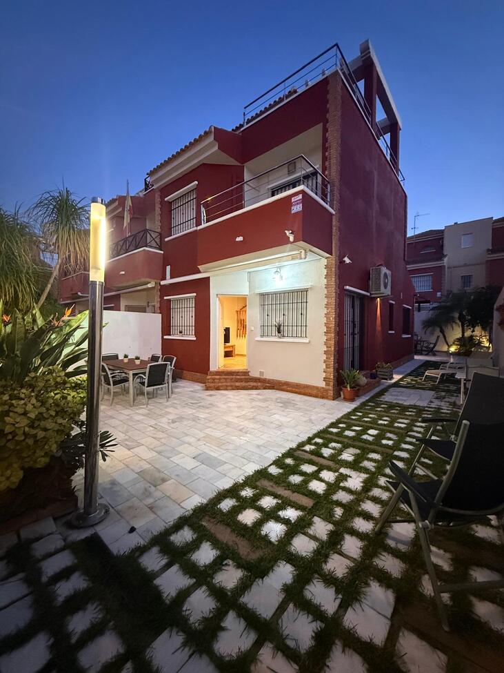 For sale - 4 Bedroom 2 Bathroom Semi Detached in Torre de La Horadada - Costa Blanca  - Alicante