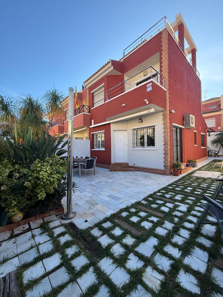 For sale - 4 Bedroom 2 Bathroom Semi Detached in Torre de La Horadada - Costa Blanca  - Alicante