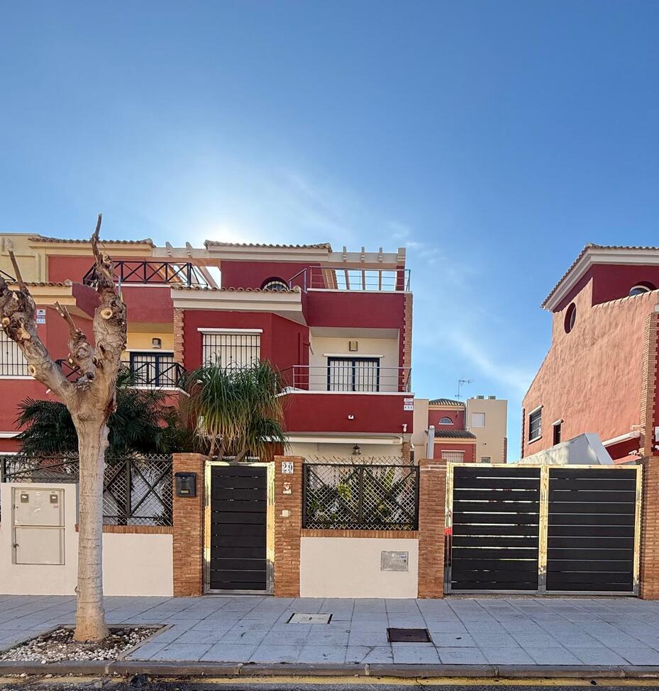 For sale - 4 Bedroom 2 Bathroom Semi Detached in Torre de La Horadada - Costa Blanca  - Alicante