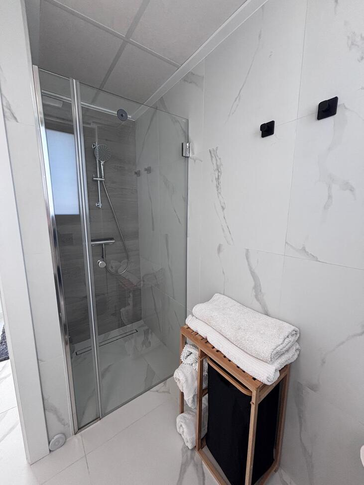 For sale - 5 Bedroom 3 Bathroom Villa in Villamartin - Pau 8  - Alicante