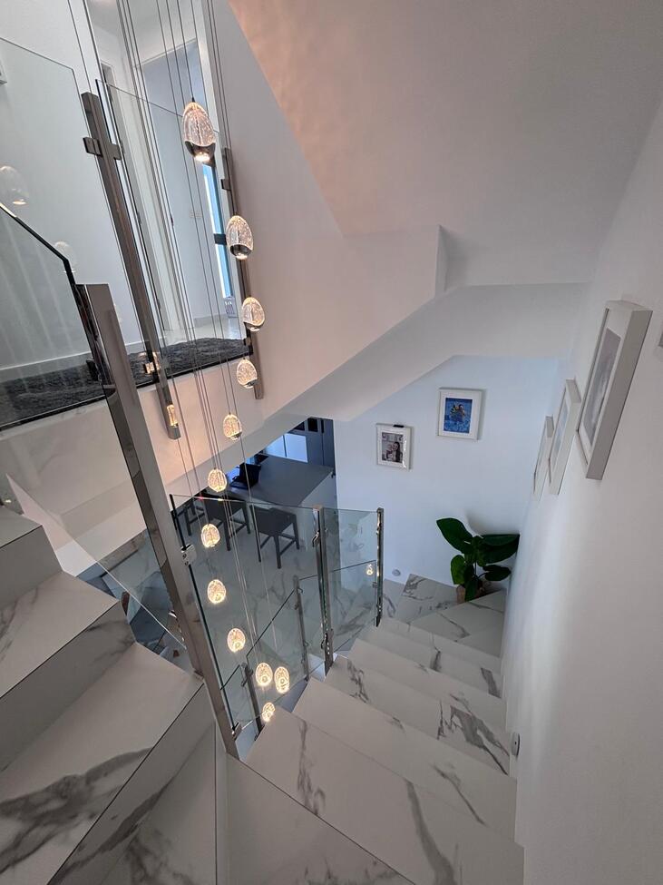 For sale - 5 Bedroom 3 Bathroom Villa in Villamartin - Pau 8  - Alicante