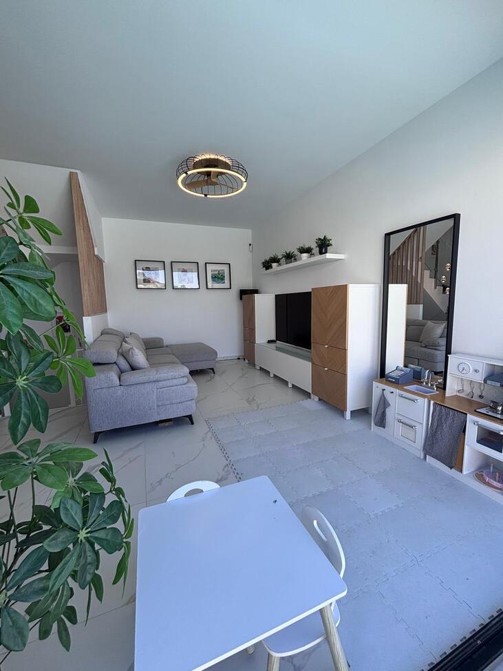 For sale - 5 Bedroom 3 Bathroom Villa in Villamartin - Pau 8  - Alicante