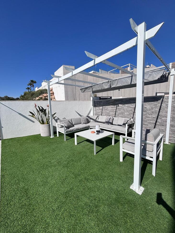 For sale - 5 Bedroom 3 Bathroom Villa in Villamartin - Pau 8  - Alicante