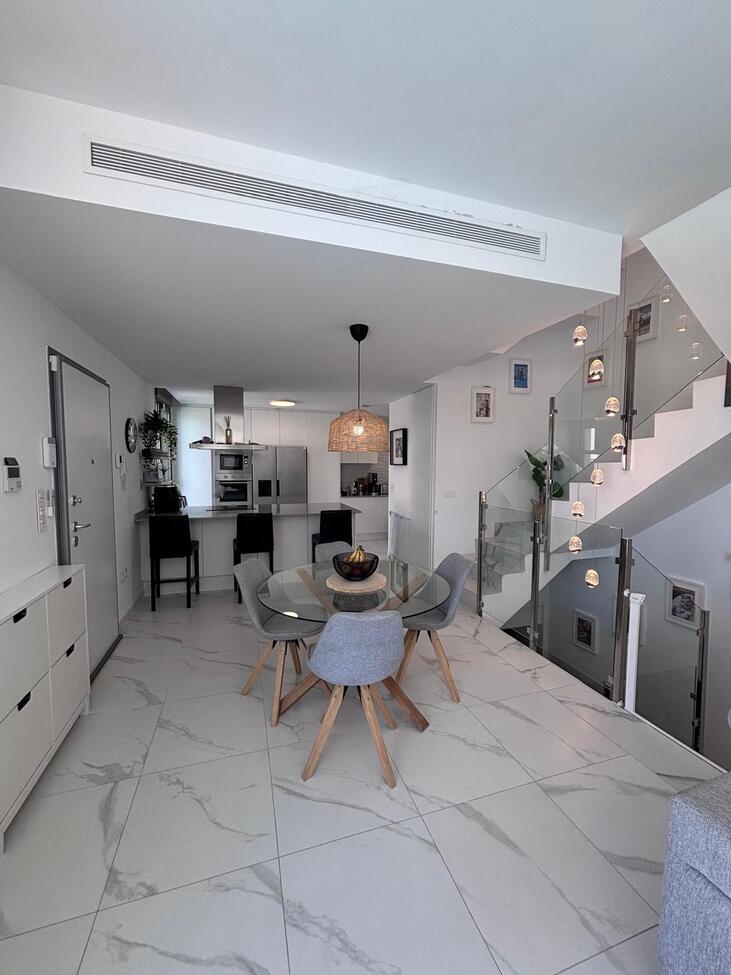 For sale - 5 Bedroom 3 Bathroom Villa in Villamartin - Pau 8  - Alicante