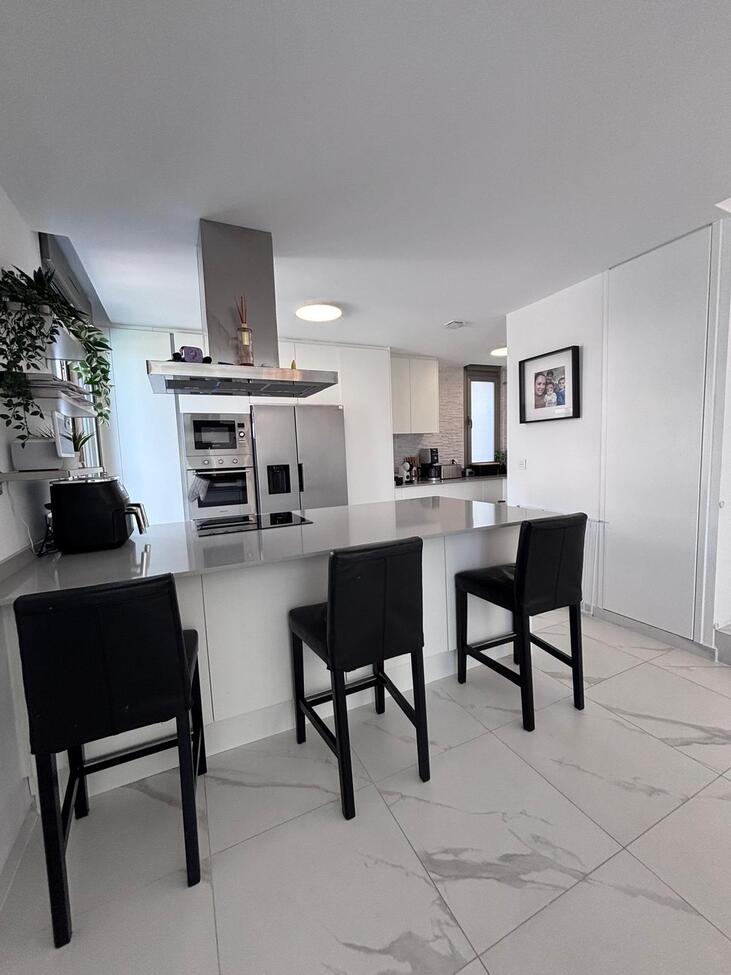 For sale - 5 Bedroom 3 Bathroom Villa in Villamartin - Pau 8  - Alicante