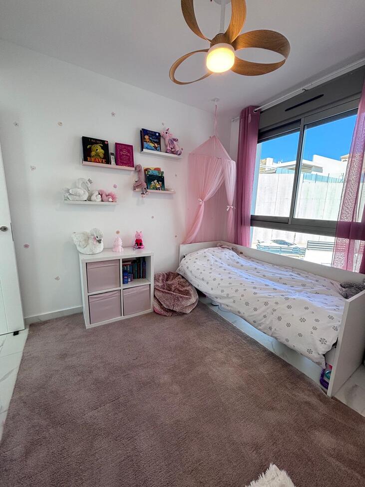 For sale - 5 Bedroom 3 Bathroom Villa in Villamartin - Pau 8  - Alicante