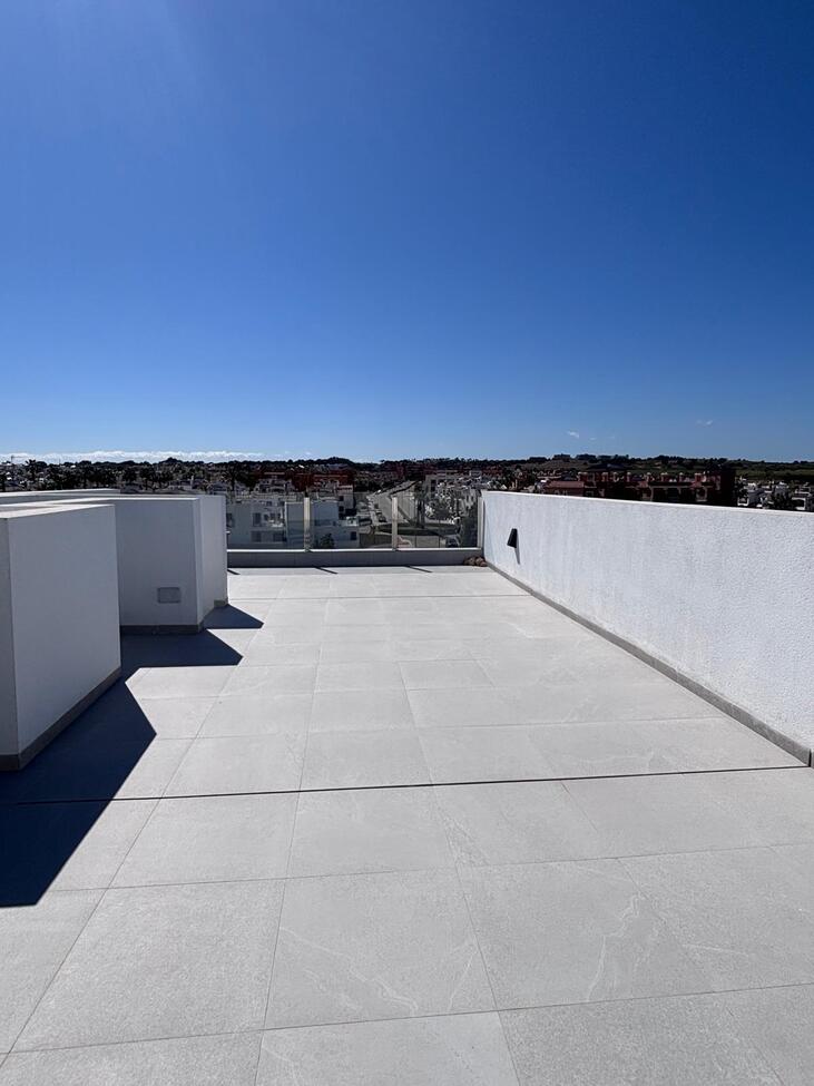 For sale - 5 Bedroom 3 Bathroom Villa in Villamartin - Pau 8  - Alicante