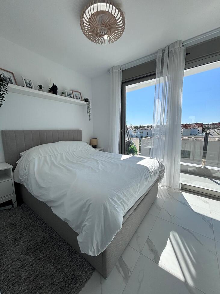 For sale - 5 Bedroom 3 Bathroom Villa in Villamartin - Pau 8  - Alicante