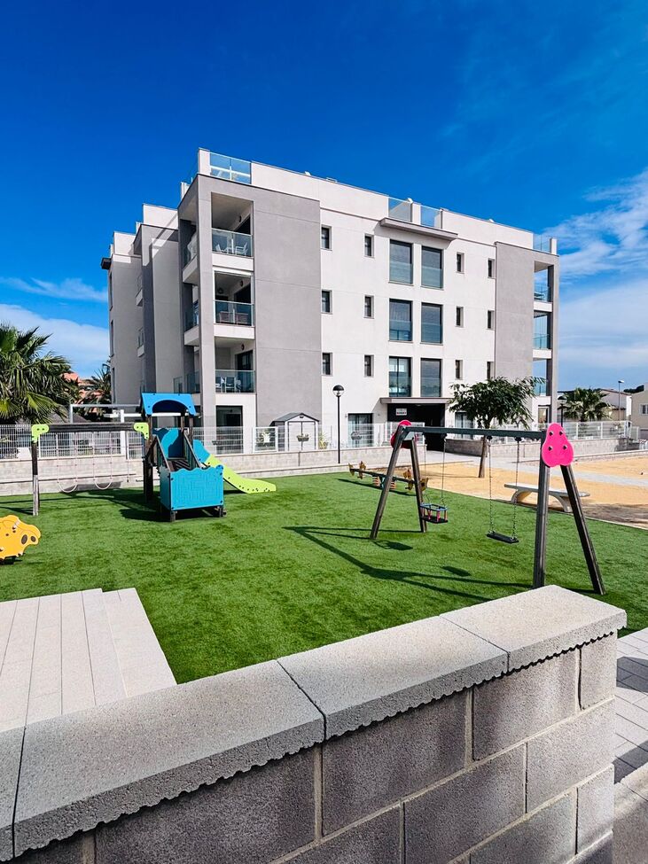 For sale - 2 Bedroom 2 Bathroom Apartment in Villamartin -  - Alicante