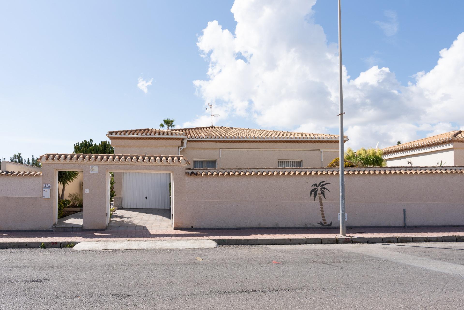 For sale - 3 Bedroom 3 Bathroom Villa in Playa Flamenca - Playa Flamenca  - Alicante