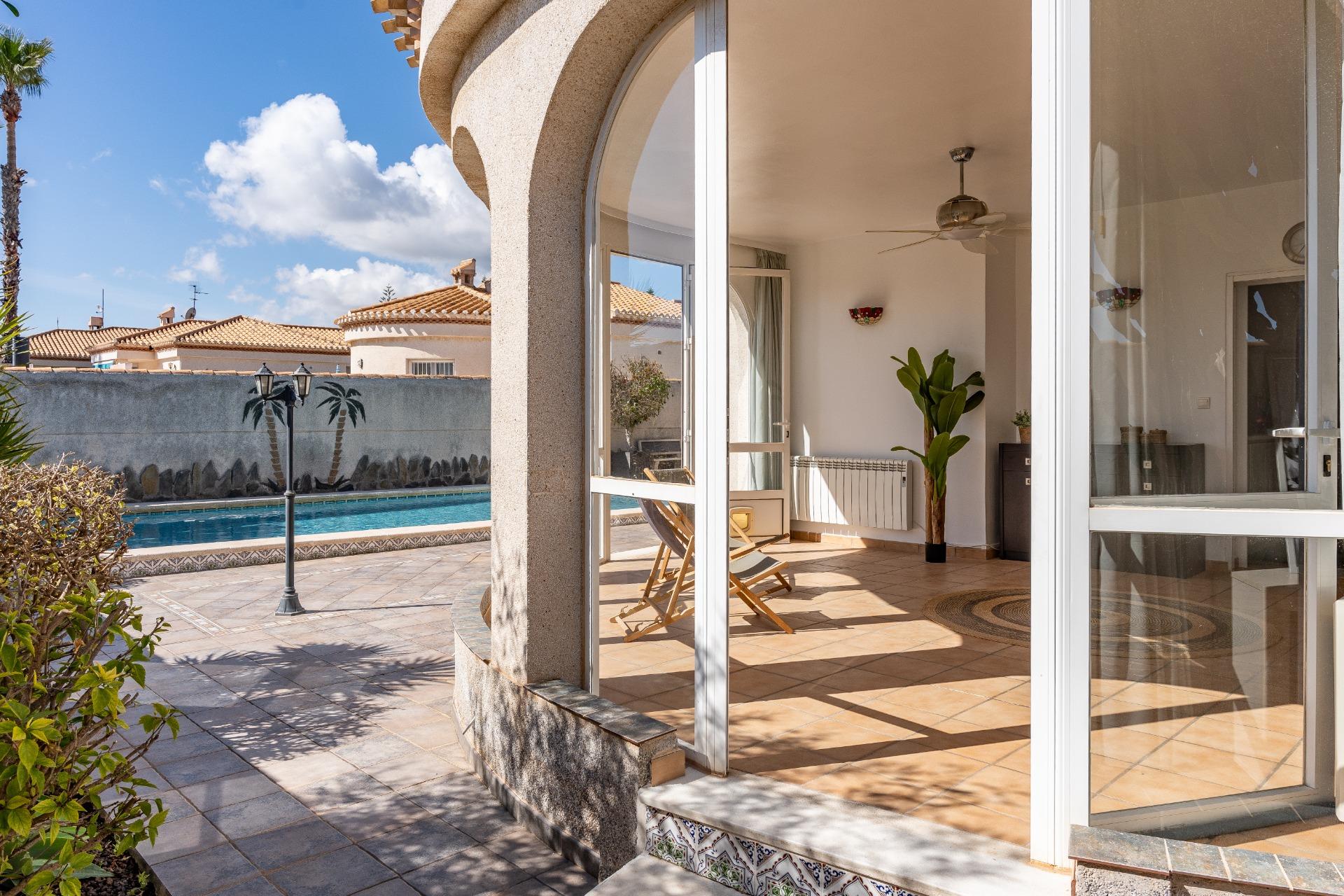For sale - 3 Bedroom 3 Bathroom Villa in Playa Flamenca - Playa Flamenca  - Alicante