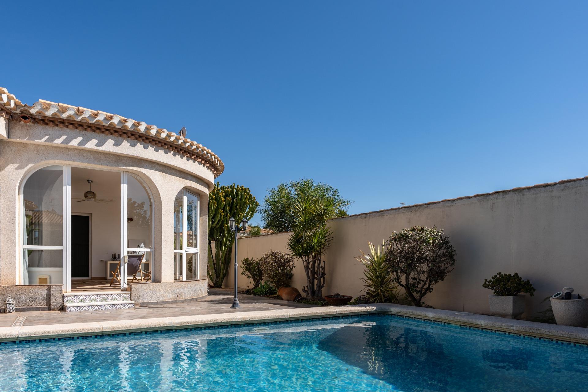 For sale - 3 Bedroom 3 Bathroom Villa in Playa Flamenca - Playa Flamenca  - Alicante