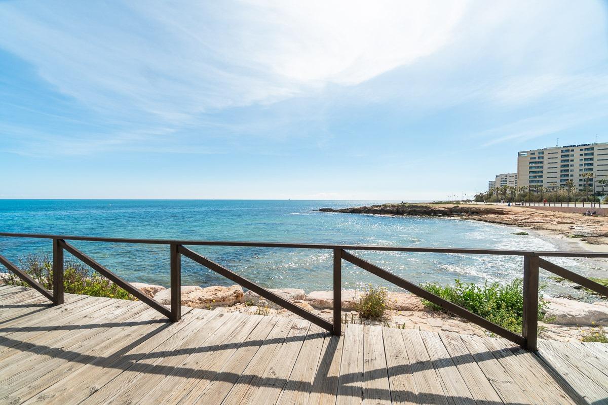 For sale - 2 Bedroom 2 Bathroom Flat in Torrevieja - Rocio del mar  - Alicante