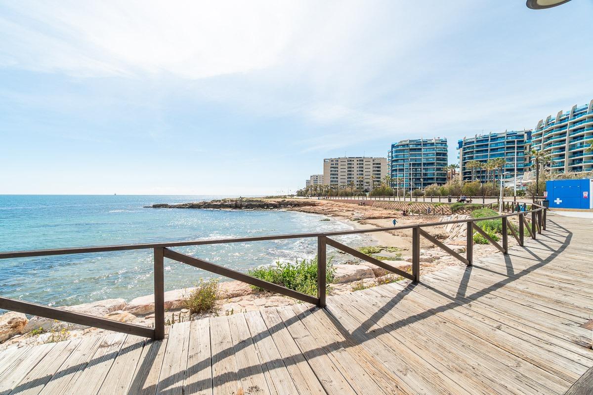 For sale - 2 Bedroom 2 Bathroom Flat in Torrevieja - Rocio del mar  - Alicante
