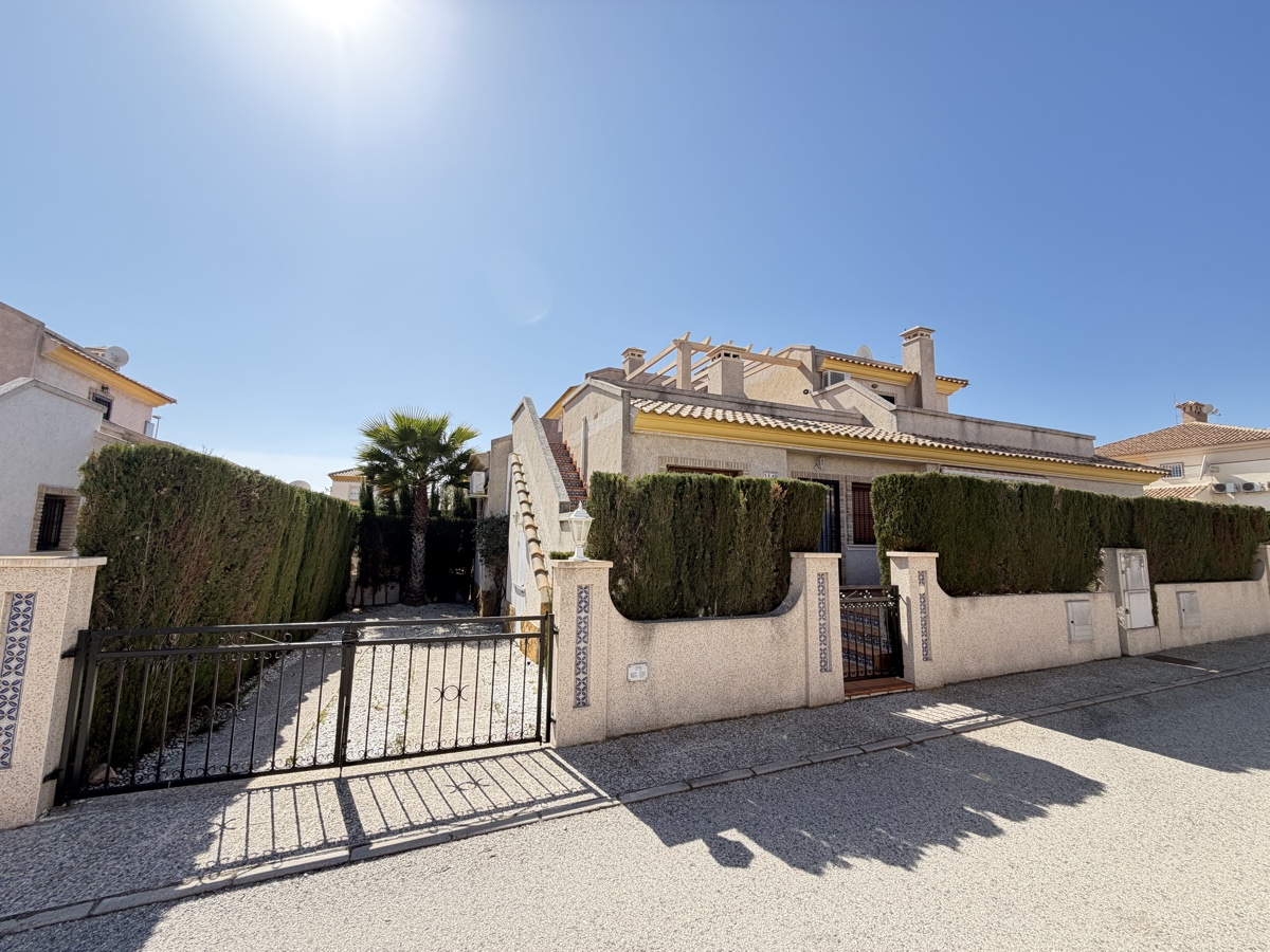 For sale - 2 Bedroom 2 Bathroom Bungalow in Villamartin - , Villamartin, Alicante, Spain - Alicante