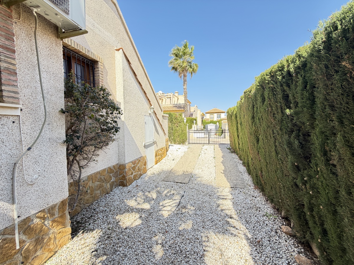 For sale - 2 Bedroom 2 Bathroom Bungalow in Villamartin - , Villamartin, Alicante, Spain - Alicante