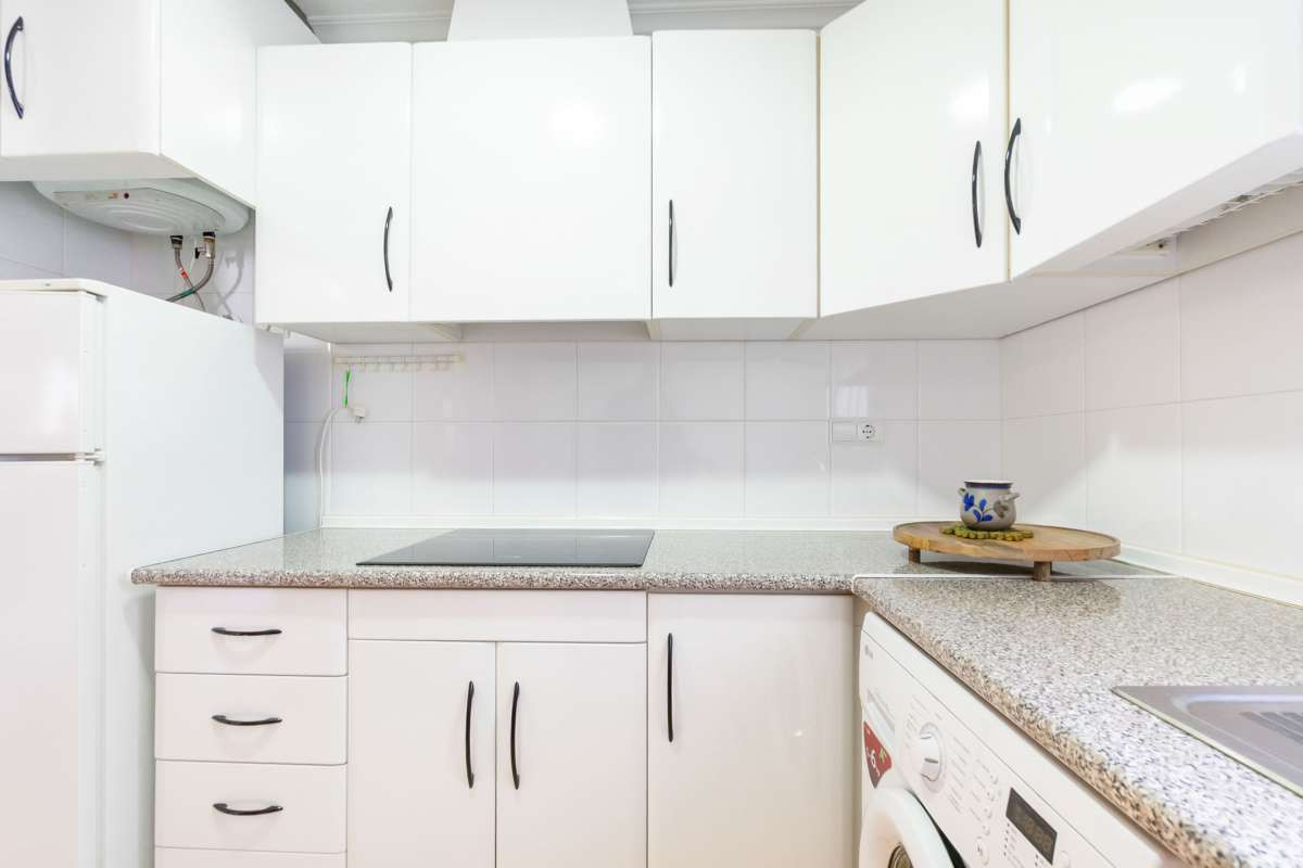 For sale - 3 Bedroom 2 Bathroom Apartment - Middle Floor Apartment in Torrevieja - Torrevieja Centro  - Alicante