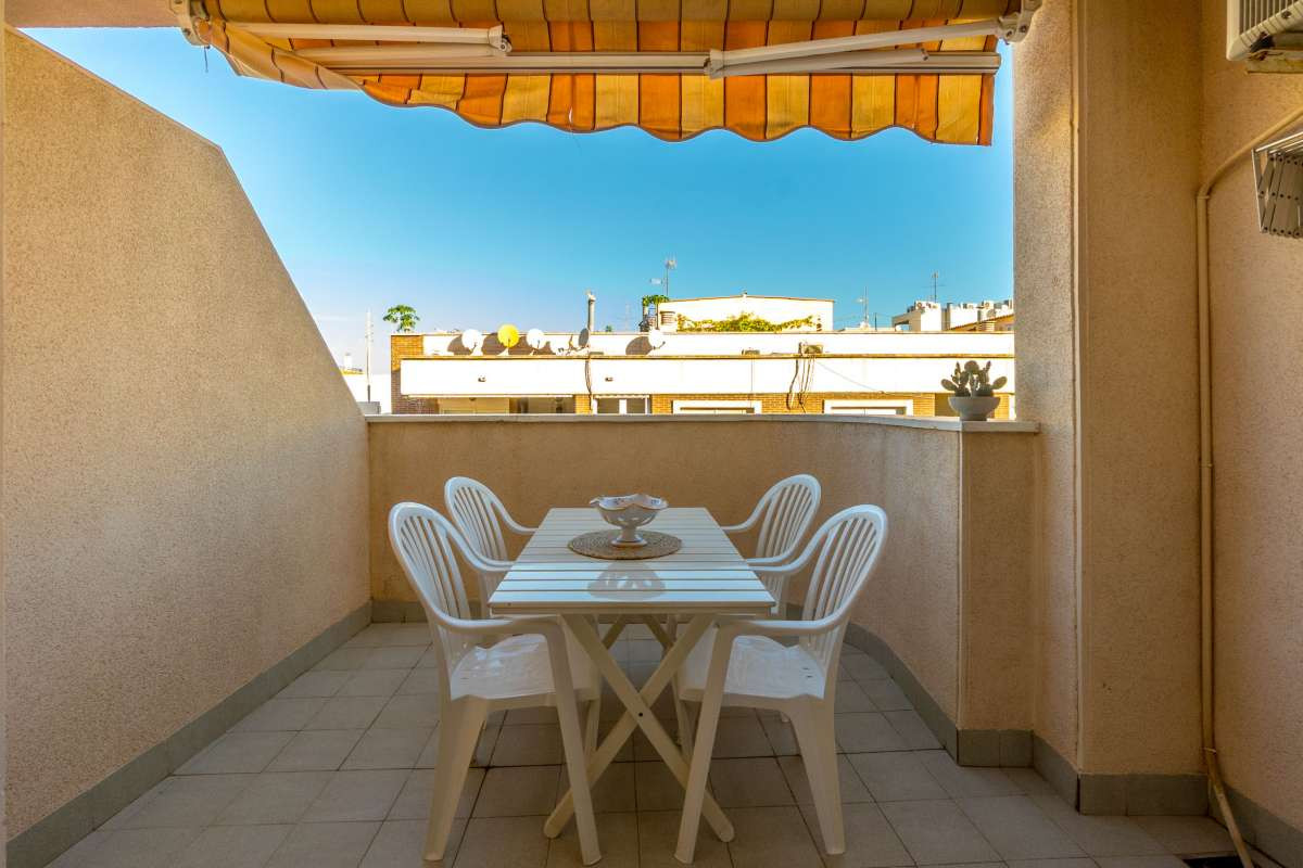 For sale - 3 Bedroom 2 Bathroom Apartment - Middle Floor Apartment in Torrevieja - Torrevieja Centro  - Alicante