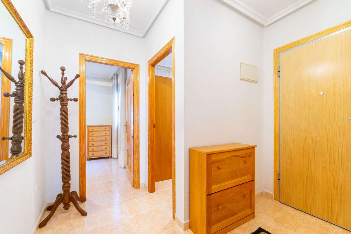 For sale - 3 Bedroom 2 Bathroom Apartment - Middle Floor Apartment in Torrevieja - Torrevieja Centro  - Alicante