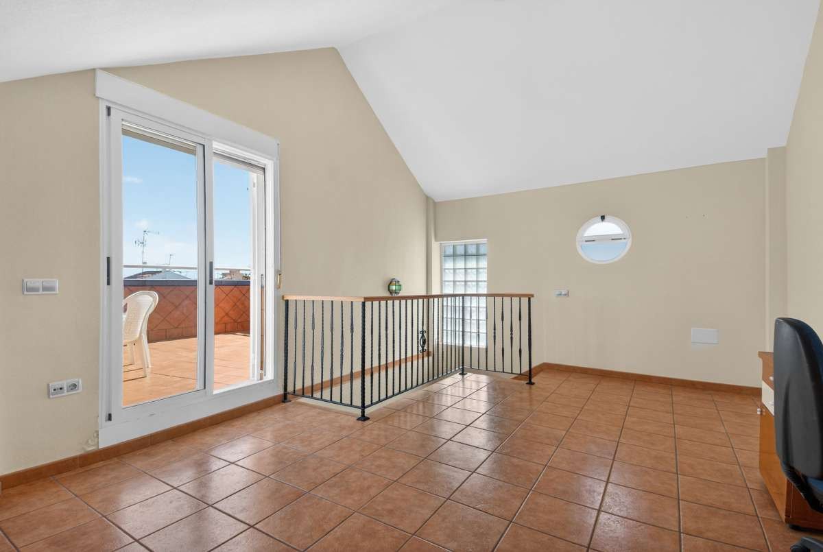 For sale - 5 Bedroom 2 Bathroom House - Detached Villa in San Pedro del Pinatar - Lo Pagan  - Murcia