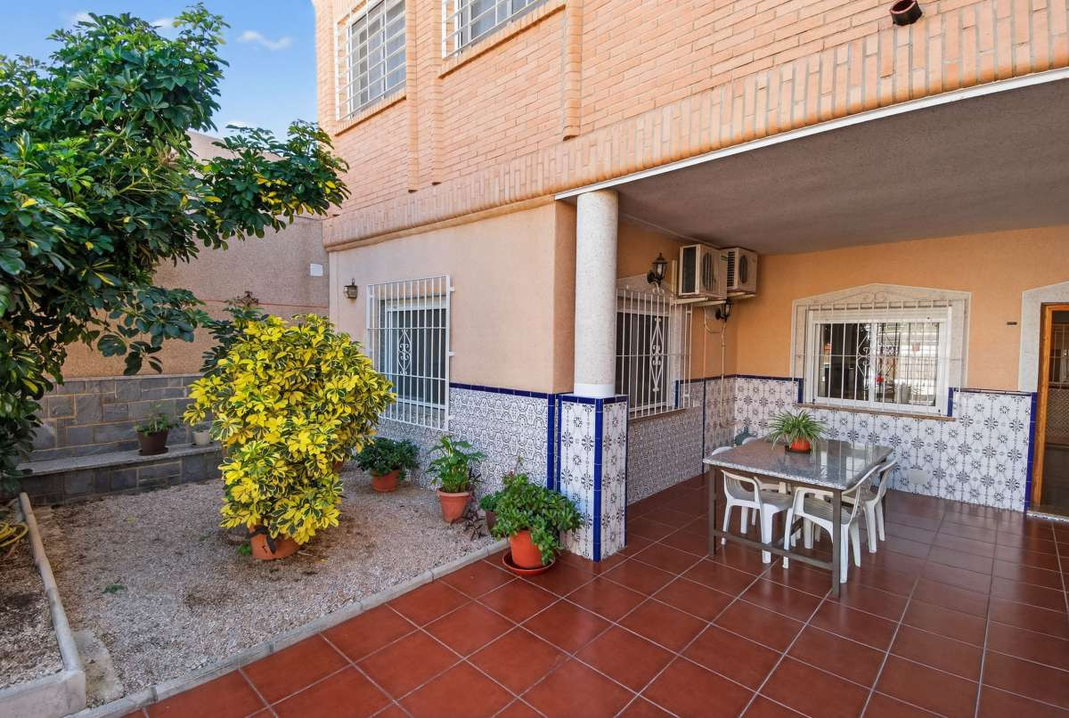 For sale - 5 Bedroom 2 Bathroom House - Detached Villa in San Pedro del Pinatar - Lo Pagan  - Murcia