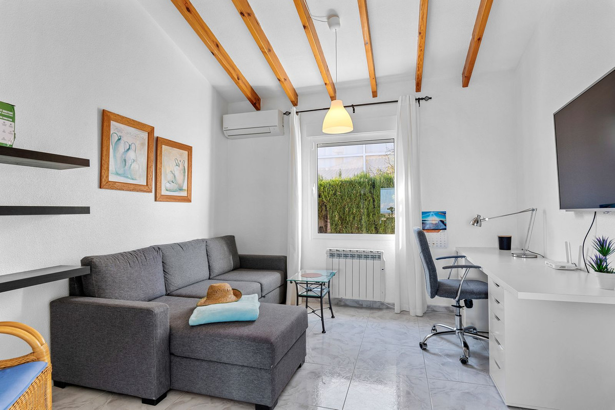 For sale - 5 Bedroom 3 Bathroom House - Detached Villa in Rojales - Ciudad Quesada  - Alicante