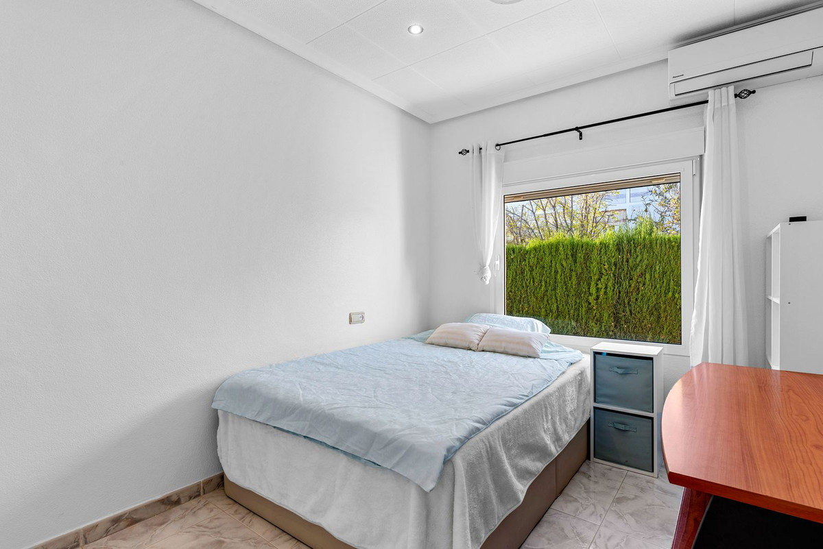 For sale - 5 Bedroom 3 Bathroom House - Detached Villa in Rojales - Ciudad Quesada  - Alicante