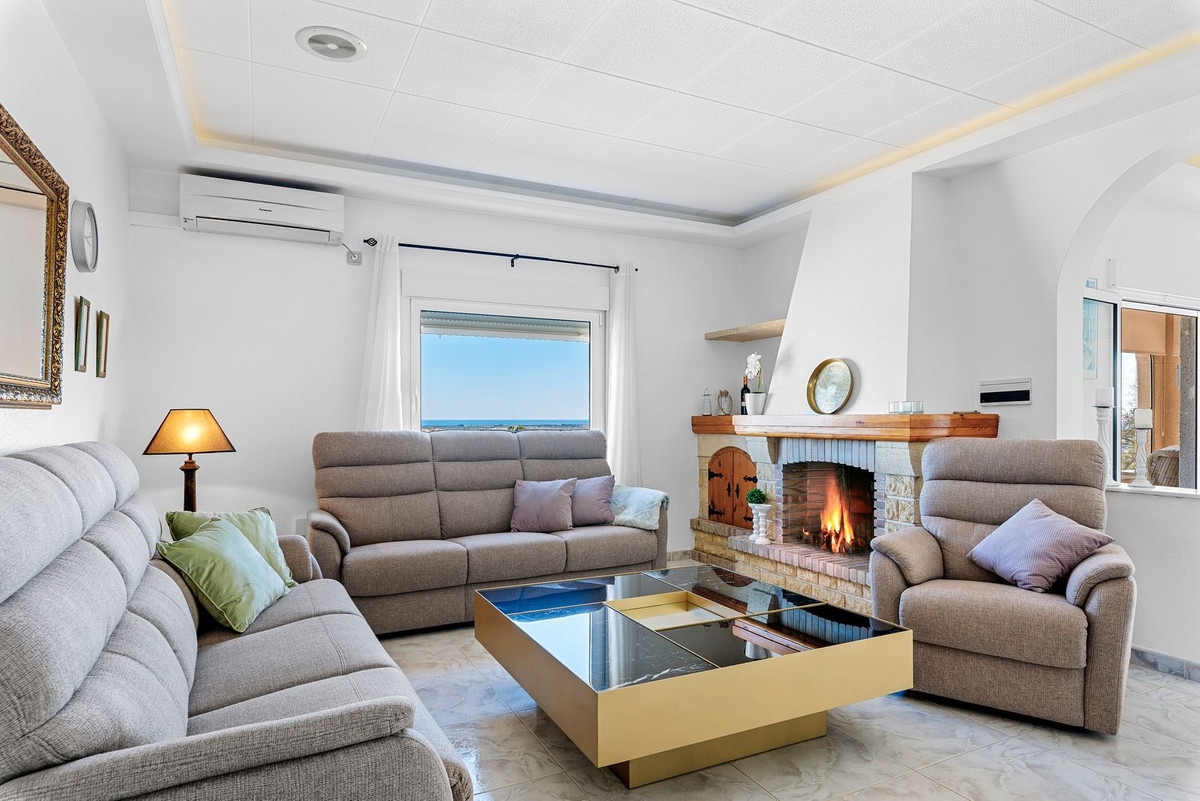 For sale - 5 Bedroom 3 Bathroom House - Detached Villa in Rojales - Ciudad Quesada  - Alicante