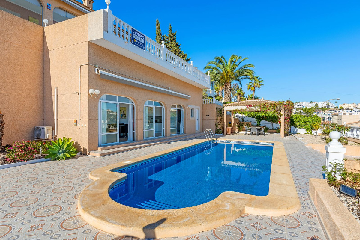 For sale - 5 Bedroom 3 Bathroom House - Detached Villa in Rojales - Ciudad Quesada  - Alicante