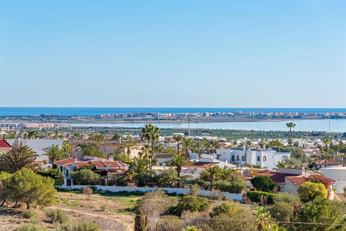 For sale - 5 Bedroom 3 Bathroom House - Detached Villa in Rojales - Ciudad Quesada  - Alicante