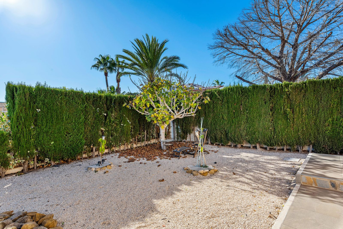 For sale - 5 Bedroom 3 Bathroom House - Detached Villa in Rojales - Ciudad Quesada  - Alicante