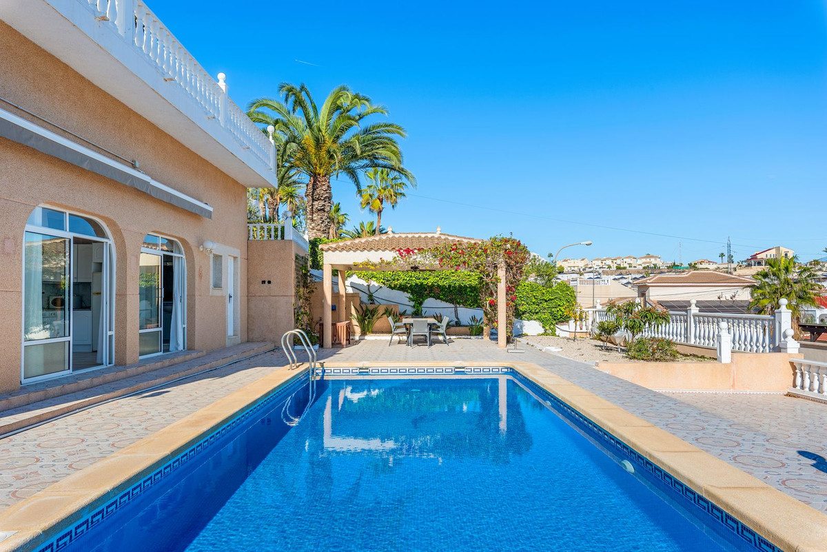 For sale - 5 Bedroom 3 Bathroom House - Detached Villa in Rojales - Ciudad Quesada  - Alicante