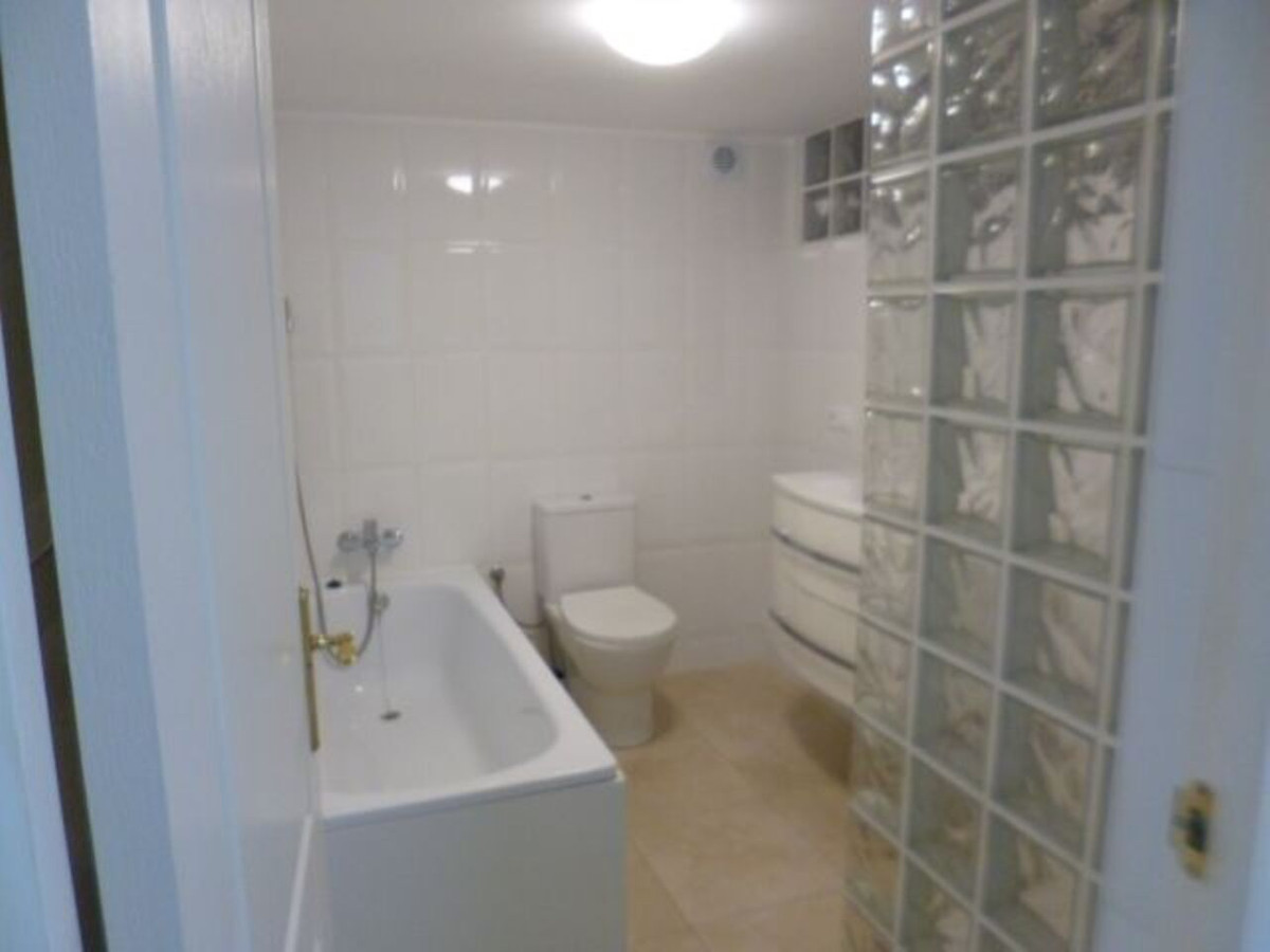 For sale - 5 Bedroom 4 Bathroom House - Detached Villa in Orihuela - Villamartin  - Alicante