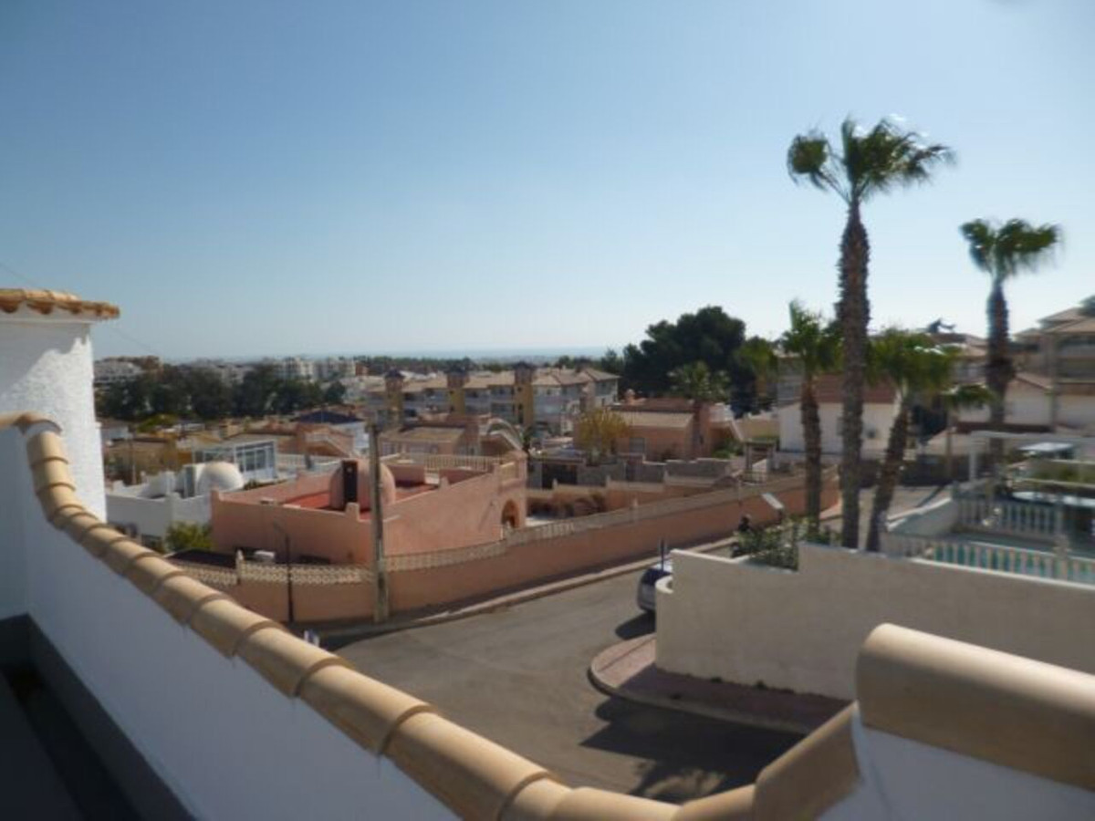 For sale - 5 Bedroom 4 Bathroom House - Detached Villa in Orihuela - Villamartin  - Alicante