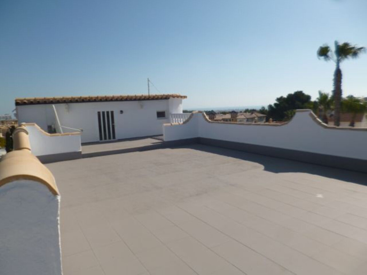 For sale - 5 Bedroom 4 Bathroom House - Detached Villa in Orihuela - Villamartin  - Alicante