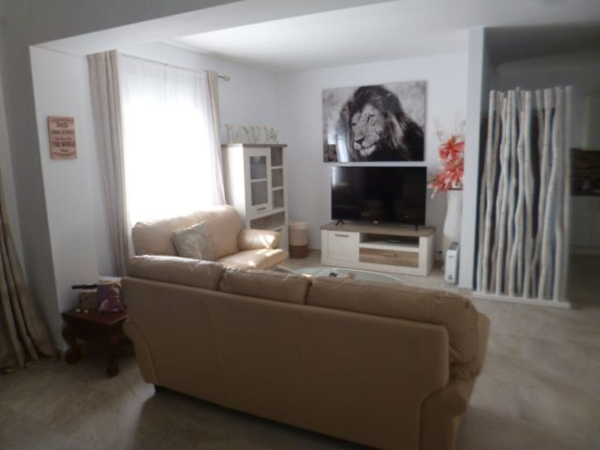 For sale - 5 Bedroom 4 Bathroom House - Detached Villa in Orihuela - Villamartin  - Alicante