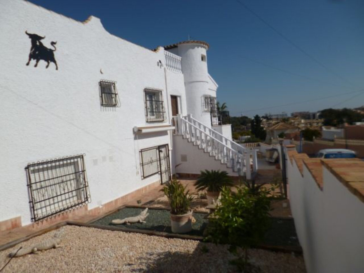 For sale - 5 Bedroom 4 Bathroom House - Detached Villa in Orihuela - Villamartin  - Alicante