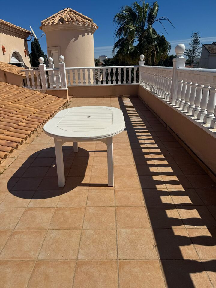 For sale - 4 Bedroom 5 Bathroom House - Detached Villa in Orihuela - La Zenia  - Alicante