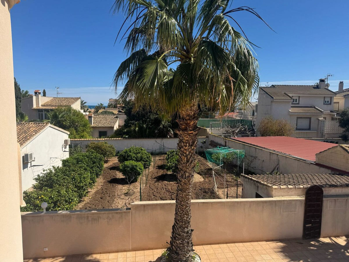 For sale - 4 Bedroom 5 Bathroom House - Detached Villa in Orihuela - La Zenia  - Alicante