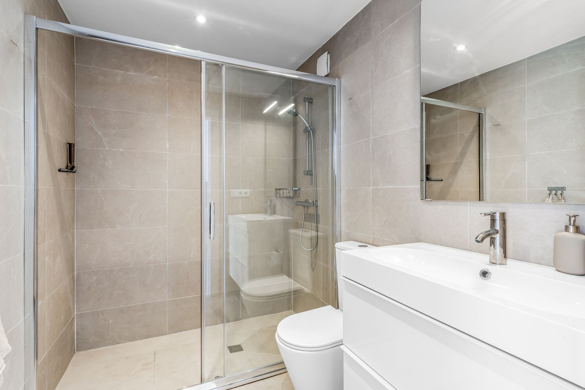 For sale - 2 Bedroom 2 Bathroom Apartment - Top Floor Apartment in Torrevieja - Playa Del Cura  - Alicante