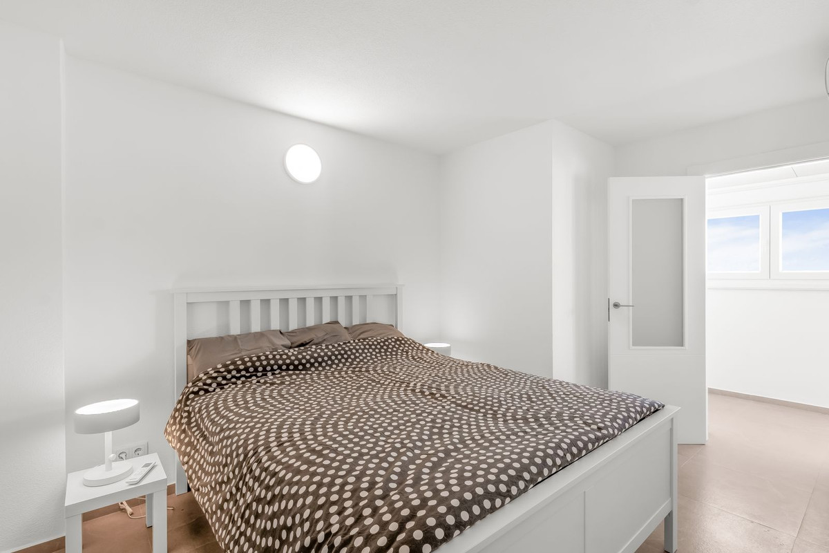 For sale - 2 Bedroom 2 Bathroom Apartment - Top Floor Apartment in Torrevieja - Playa Del Cura  - Alicante