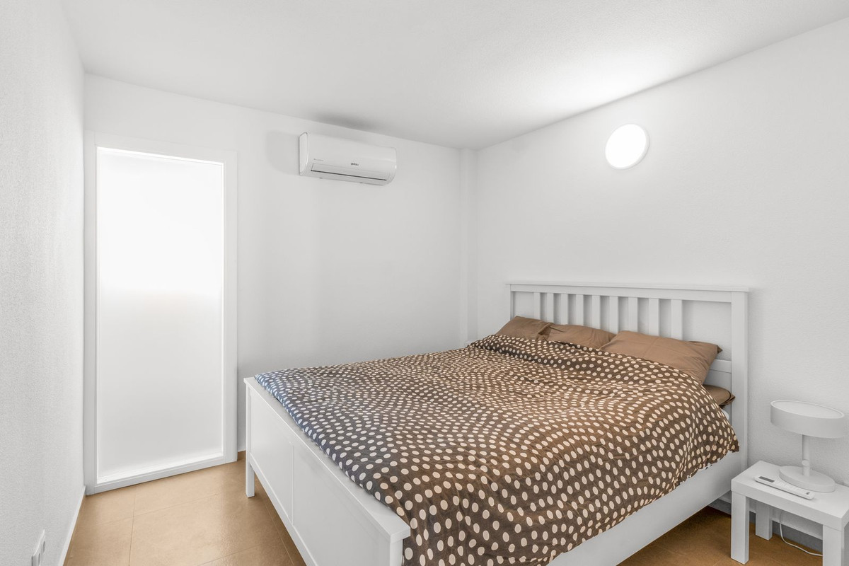 For sale - 2 Bedroom 2 Bathroom Apartment - Top Floor Apartment in Torrevieja - Playa Del Cura  - Alicante
