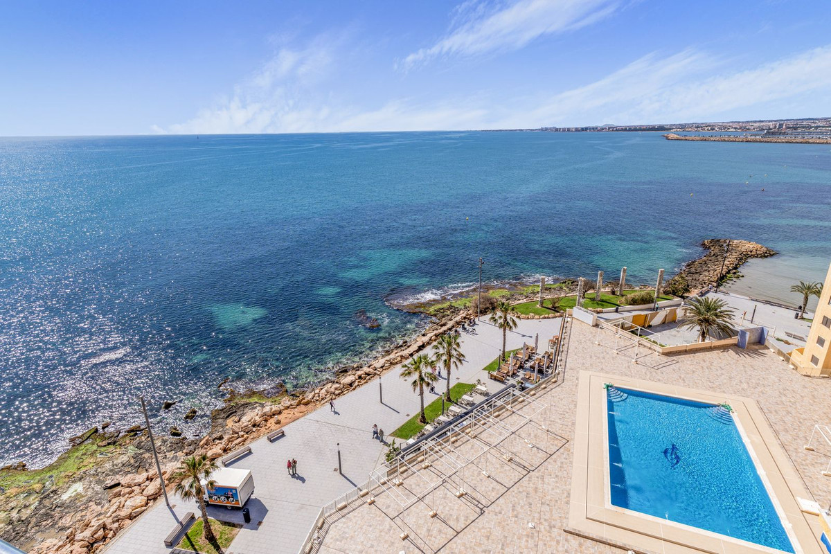 For sale - 2 Bedroom 2 Bathroom Apartment - Top Floor Apartment in Torrevieja - Playa Del Cura  - Alicante