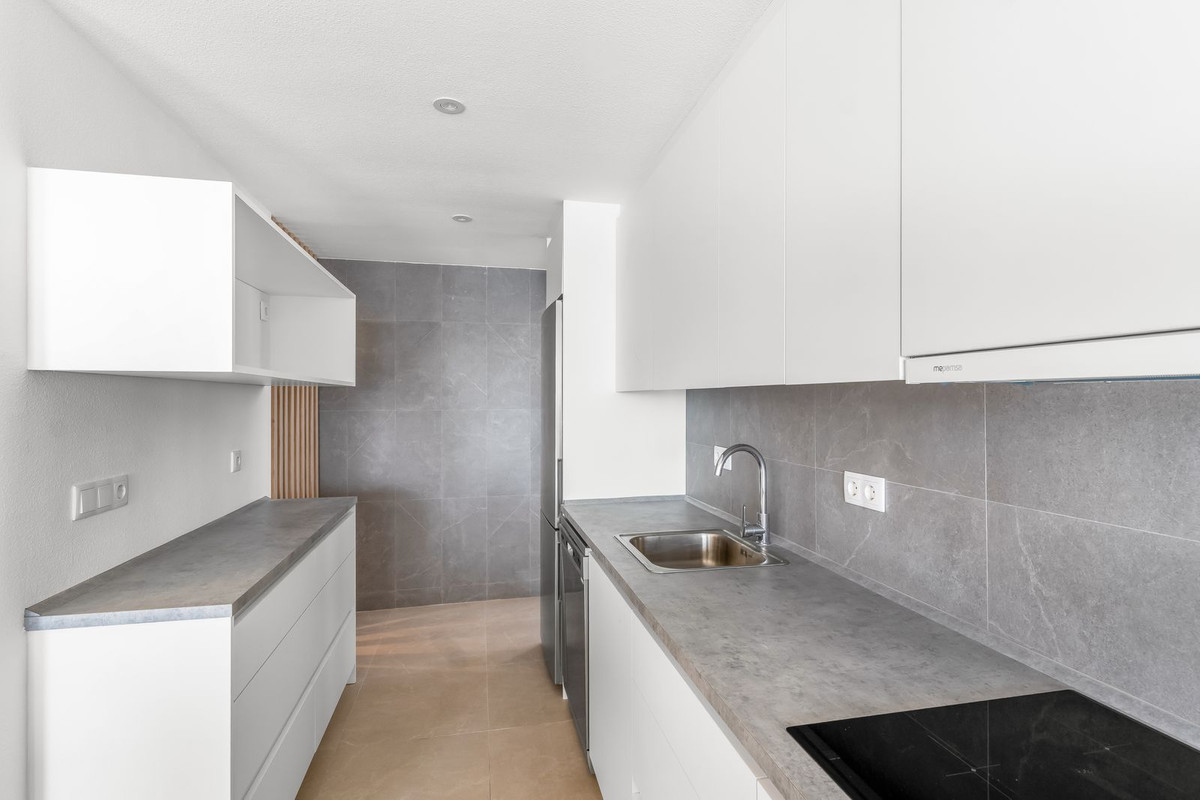 For sale - 2 Bedroom 2 Bathroom Apartment - Top Floor Apartment in Torrevieja - Playa Del Cura  - Alicante