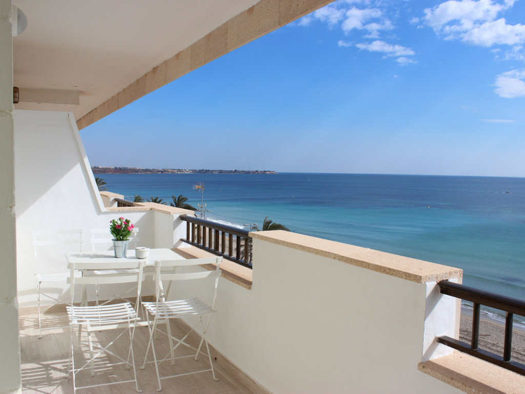 3 Bedroom 2 Bathroom Sea View Apartment in Mil Palmeras
