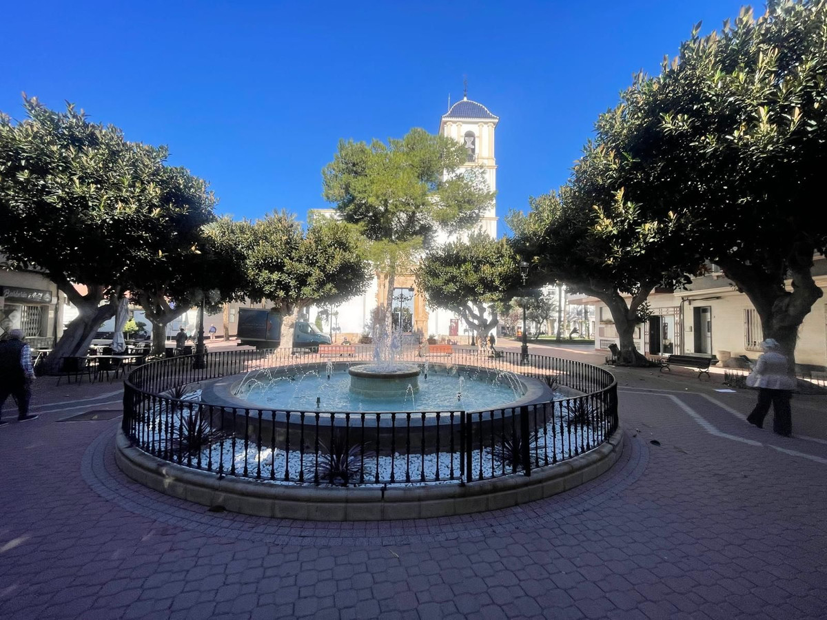 For sale - 4 Bedroom 2 Bathroom House - Semi-Detached House in Dolores - Dolores Centro  - Alicante