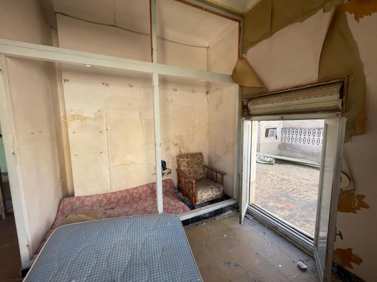 For sale - 4 Bedroom 2 Bathroom House - Semi-Detached House in Dolores - Dolores Centro  - Alicante