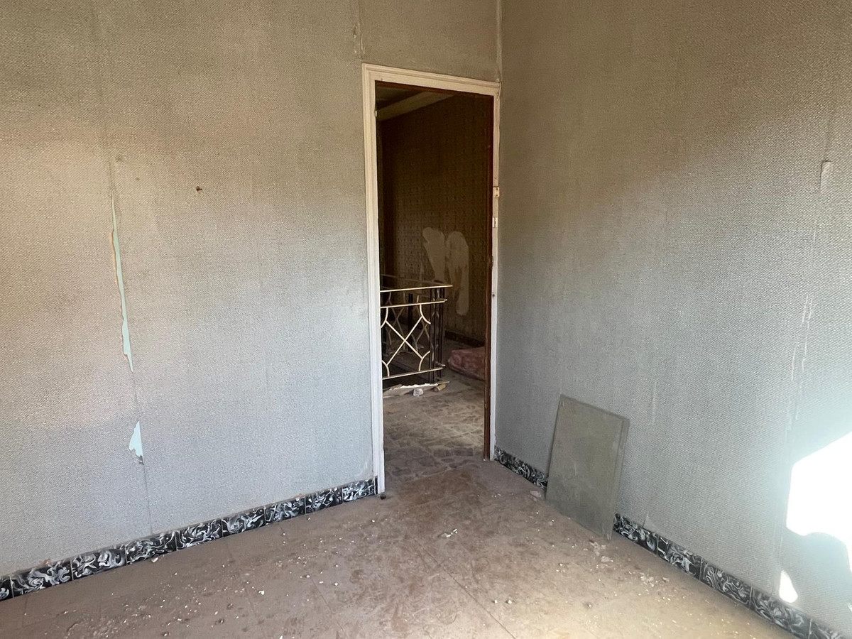 For sale - 4 Bedroom 2 Bathroom House - Semi-Detached House in Dolores - Dolores Centro  - Alicante